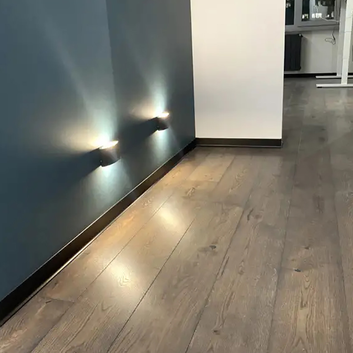 Плинтус скрытого монтажа DEAL 3/60  