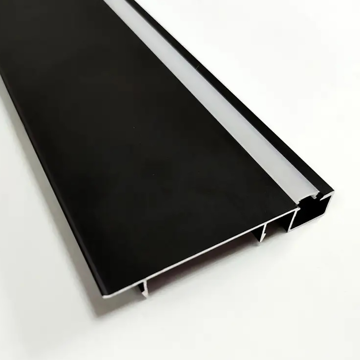 Накладной LED плинтус DEAL 4/78 LED DEAL 4/78 Чорний