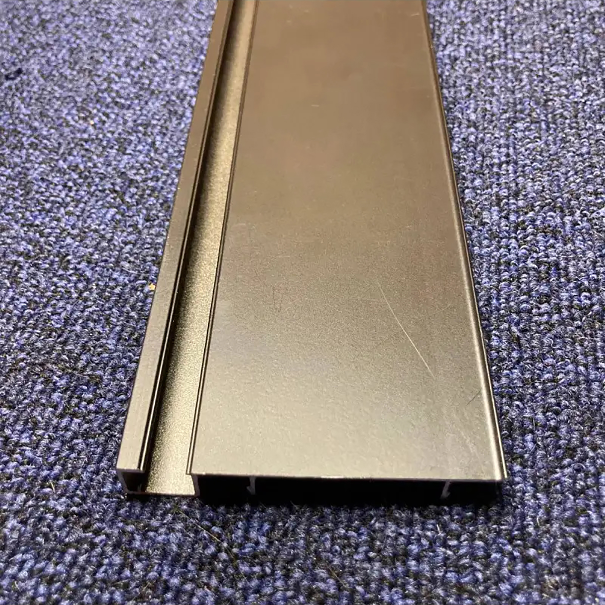 Накладной LED плинтус DEAL 4/78 LED DEAL 4/78 Чорний