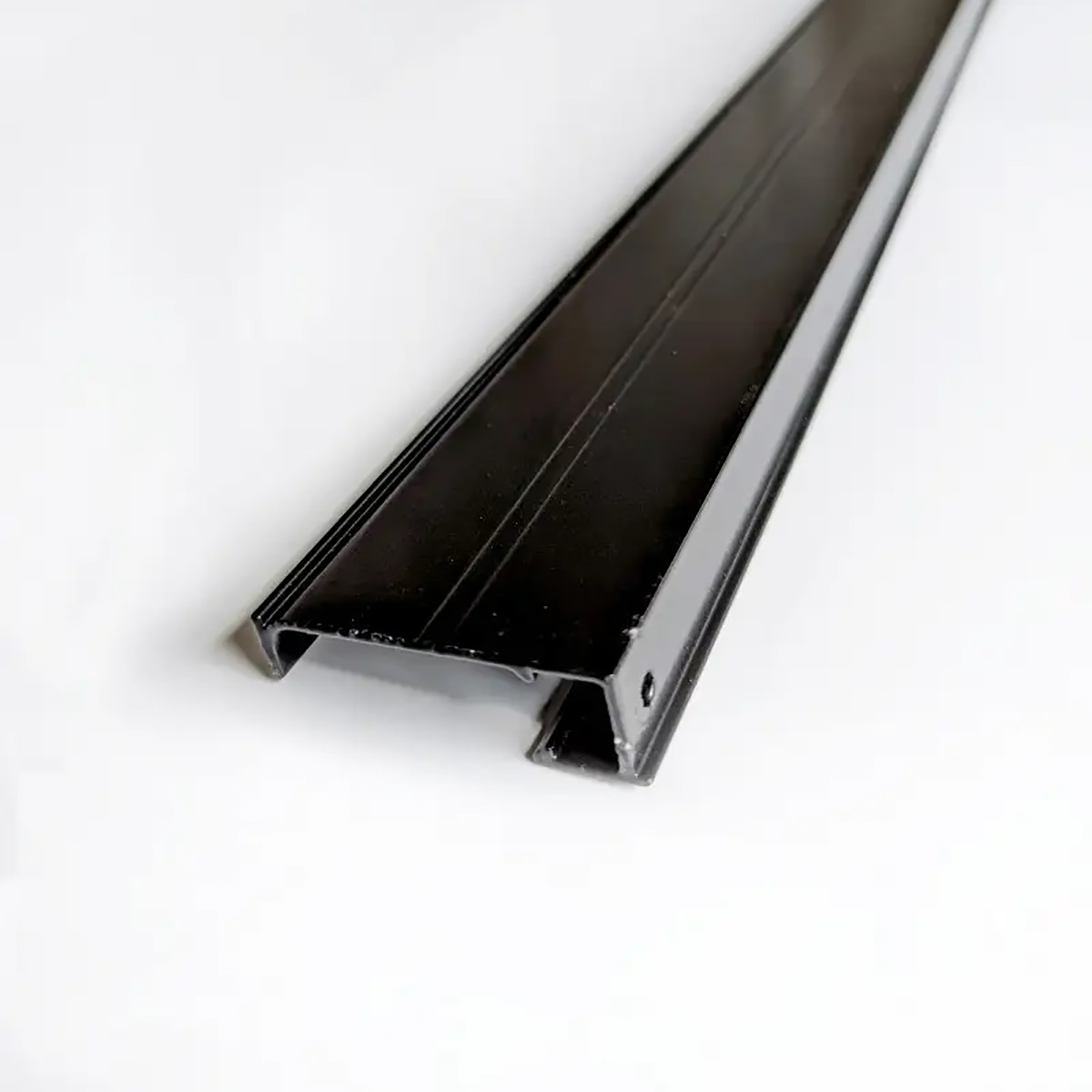 Алюмінієвий плінтус DEAL 5/40 LED Чорний