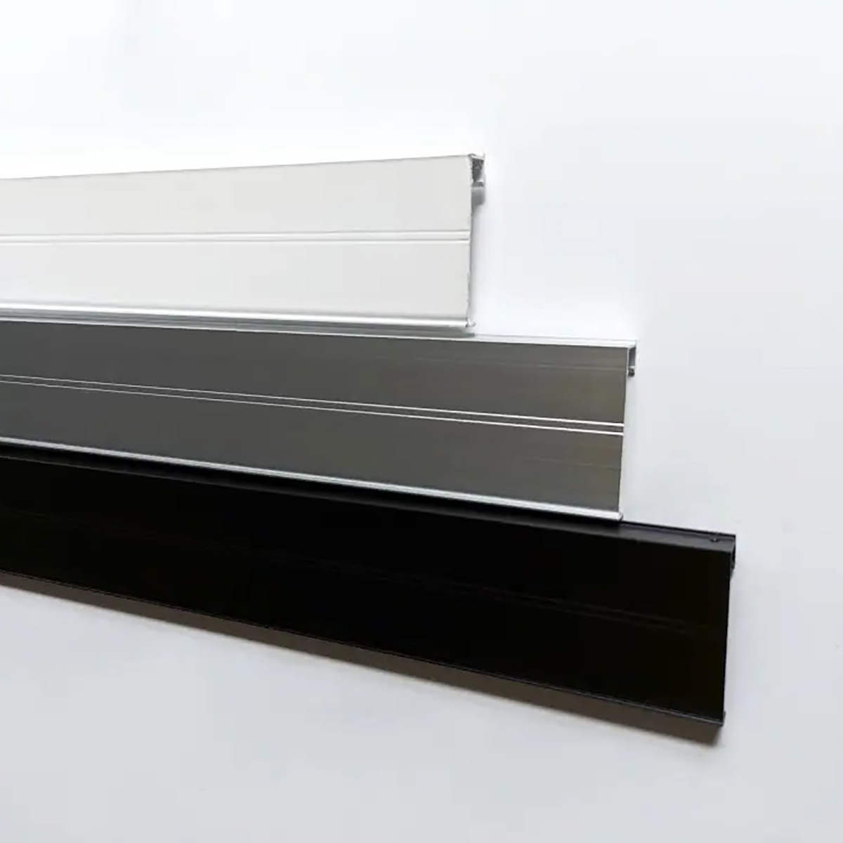 Алюминиевый плинтус DEAL 5/40 LED Базові кольори