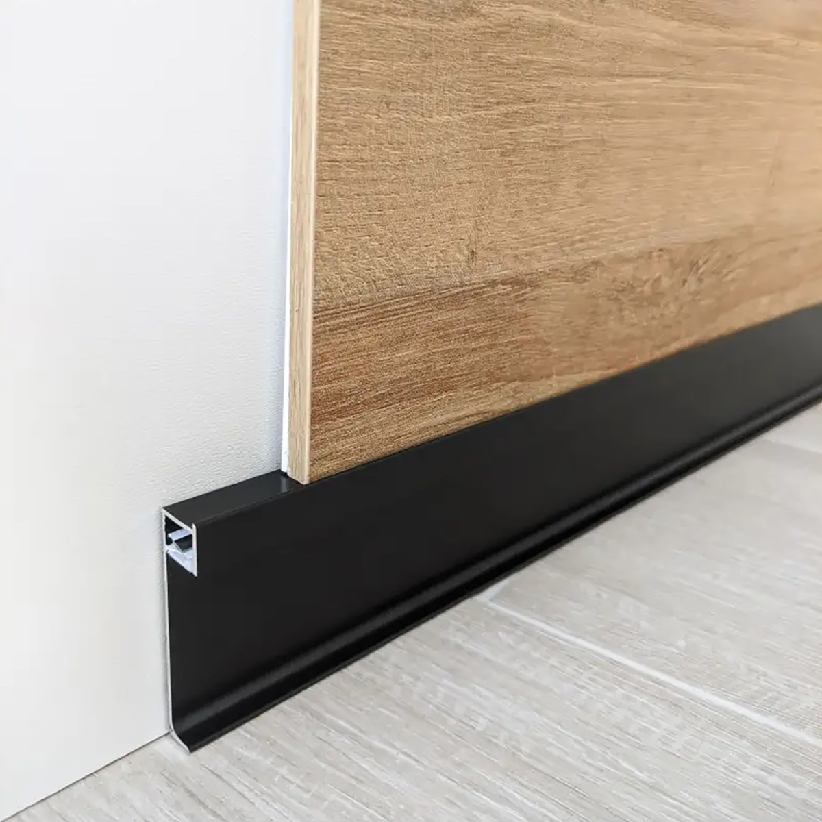 Алюминиевый плинтус DEAL 5/80 LED 