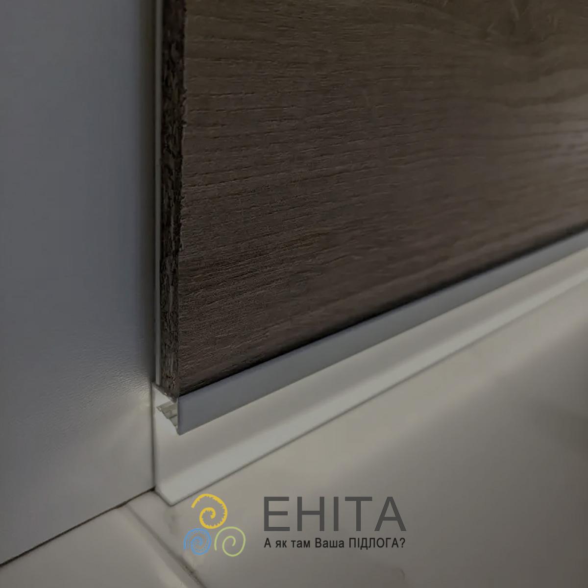 Алюминиевый плинтус DEAL 5/40 LED Срібний