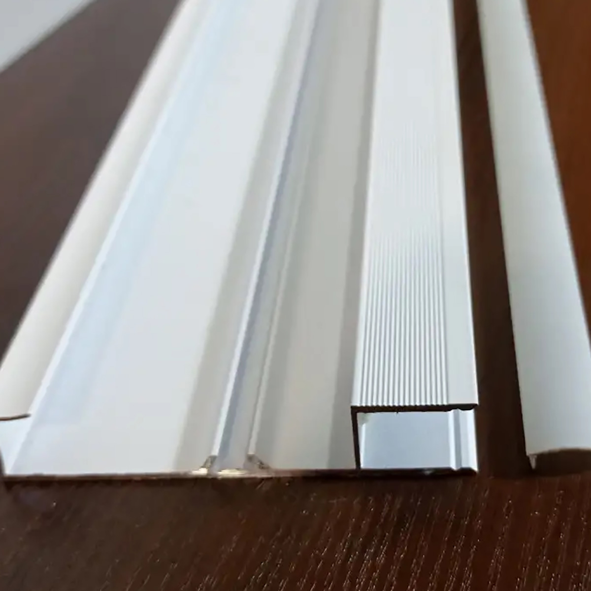 Алюминиевый плинтус DEAL 80/15 LED Разсіювач