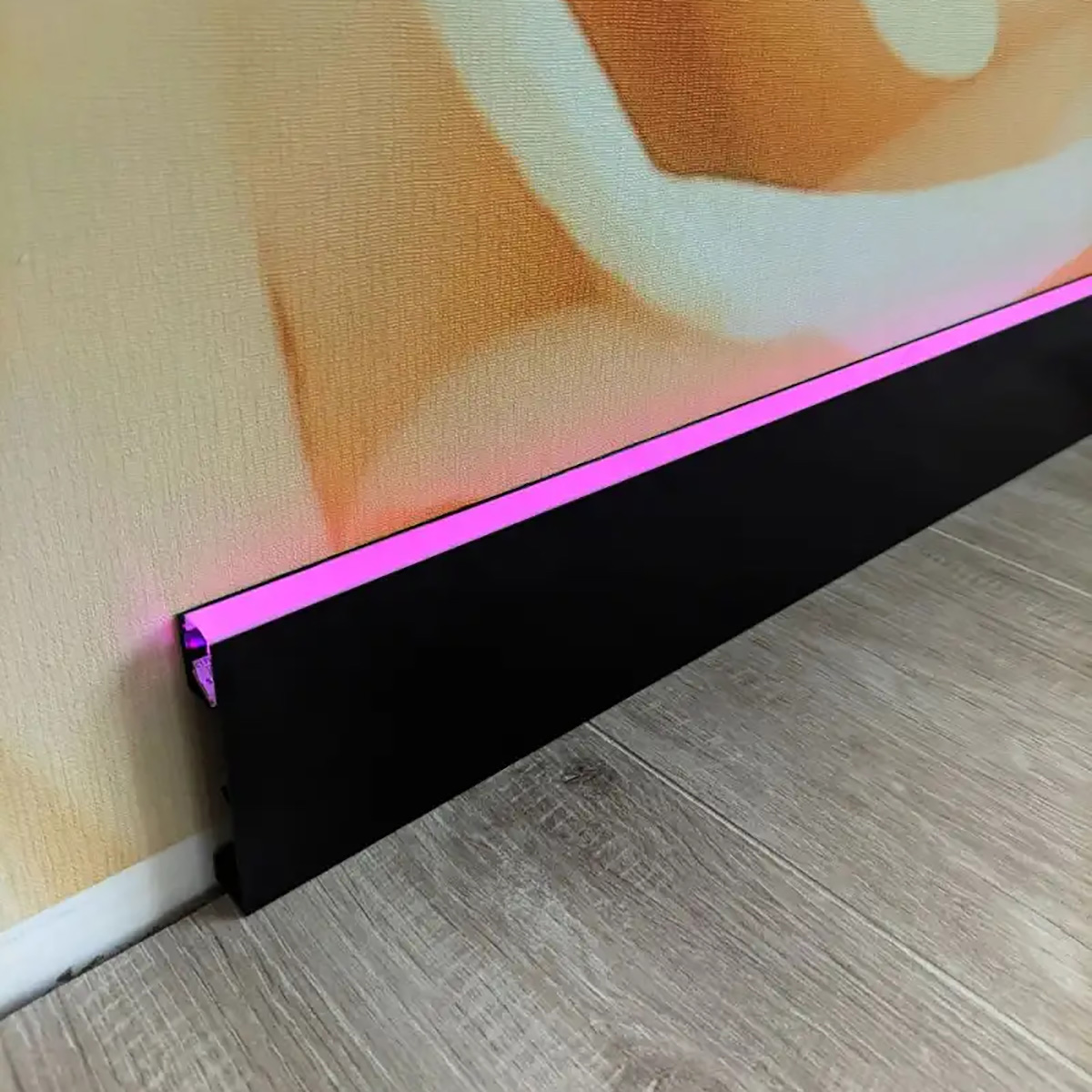 Алюминиевый плинтус DEAL 80/15 LED  DEAL 80/15 LED Чорний