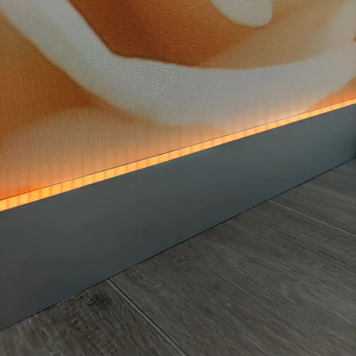 Алюминиевый плинтус DEAL 80/15 LED  DEAL 80/15 LED Срібний