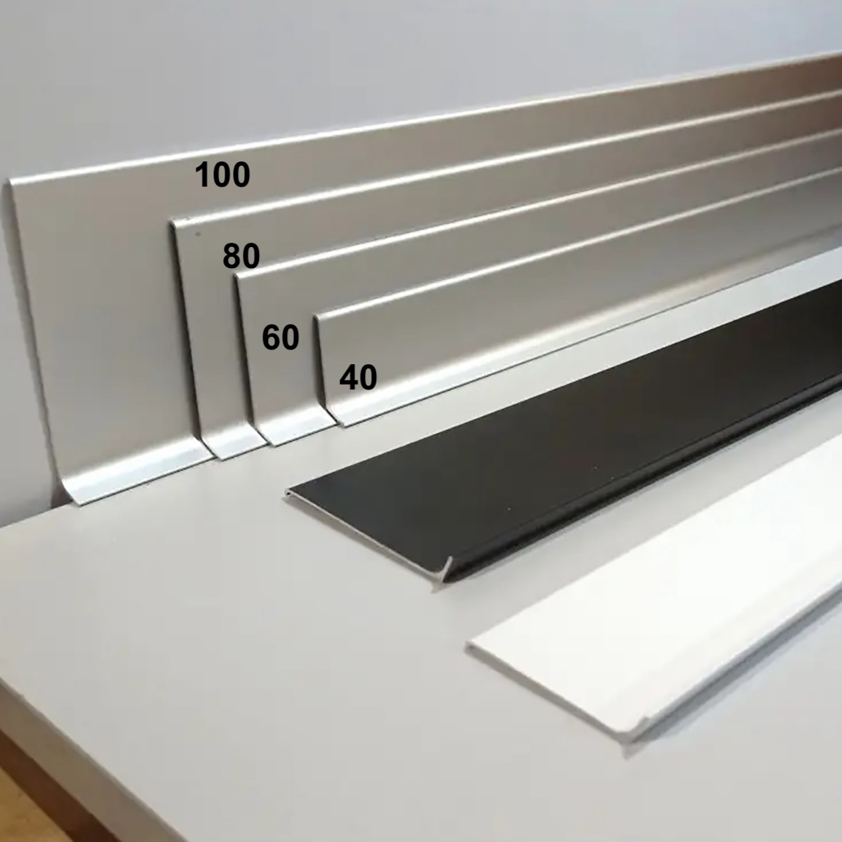 Алюминиевый плинтус DEAL 3/80 