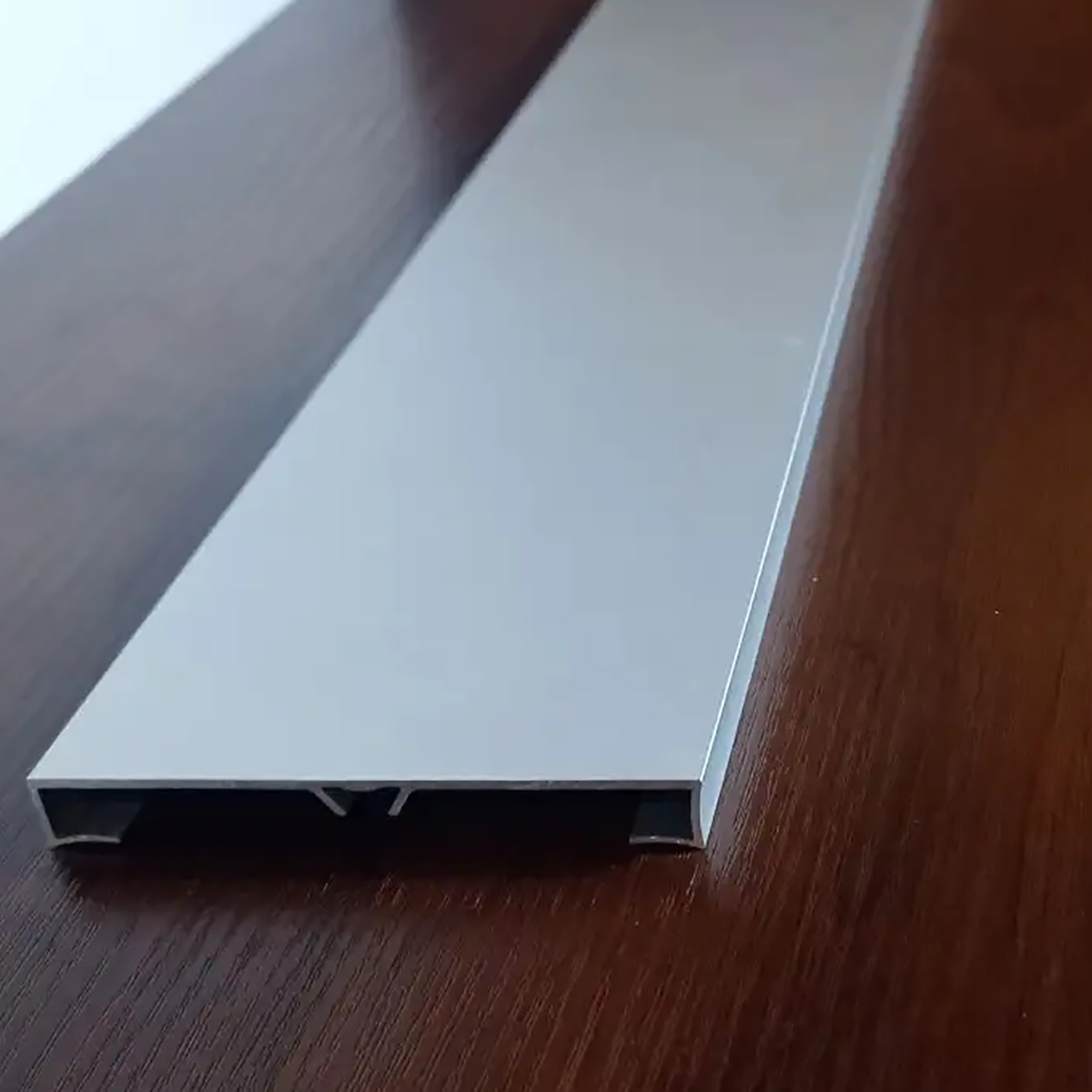 Накладной плинтус DEAL 1/80 