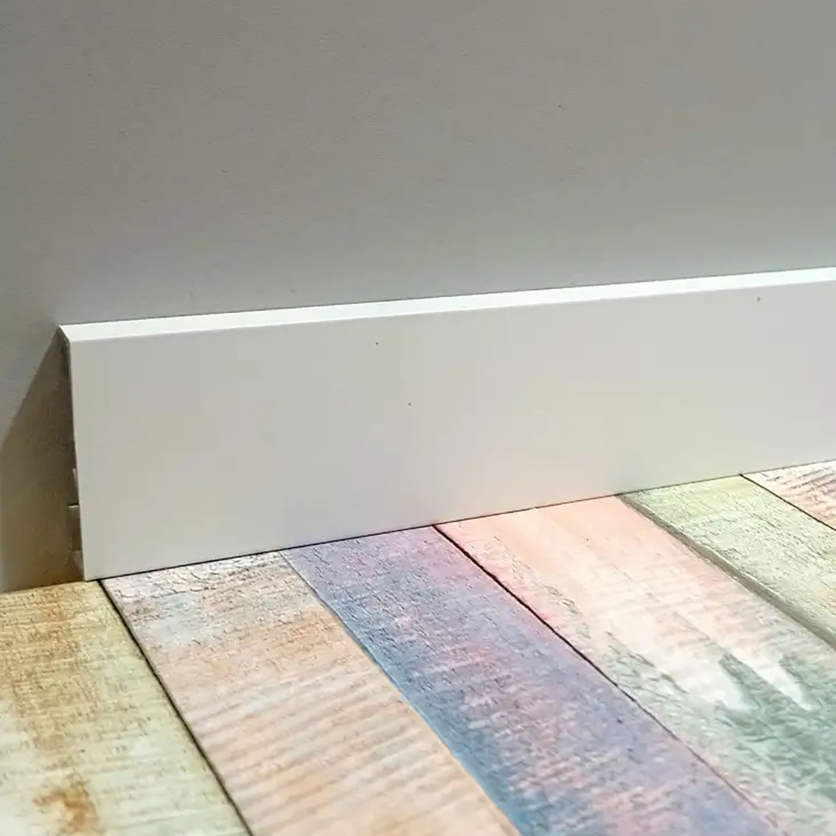 Накладной плинтус DEAL 1/80 