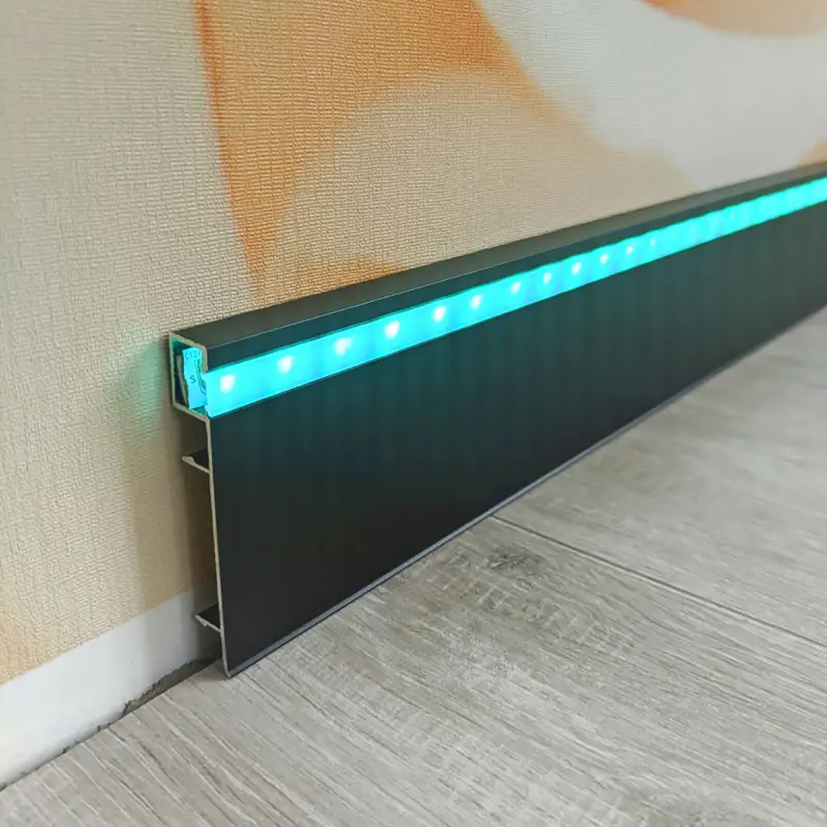 Накладной LED плинтус DEAL 4/78 LED DEAL 4/78 Чорний