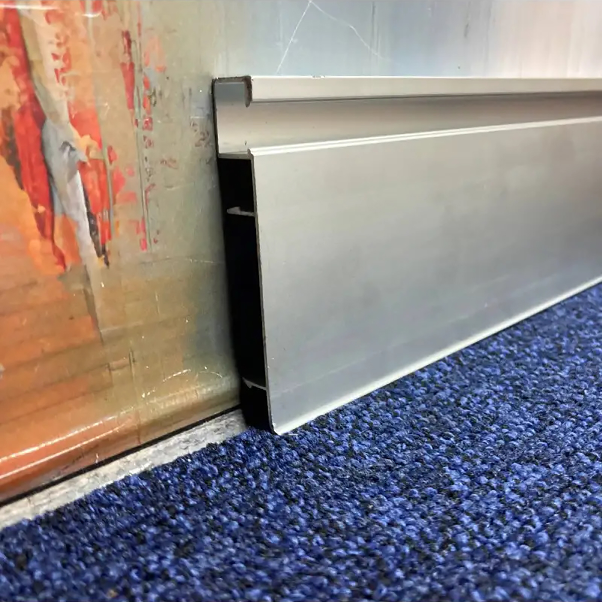 Накладной LED плинтус DEAL 4/78 LED DEAL 4/78 Срібний