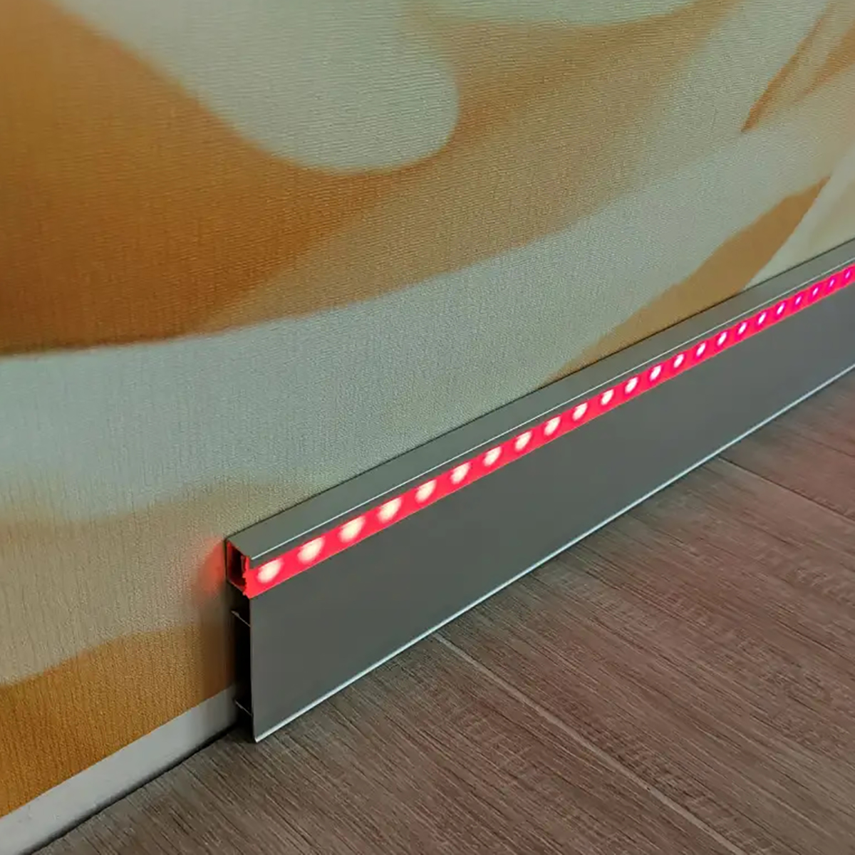 Накладной LED плинтус DEAL 4/78 LED DEAL 4/78 Срібний