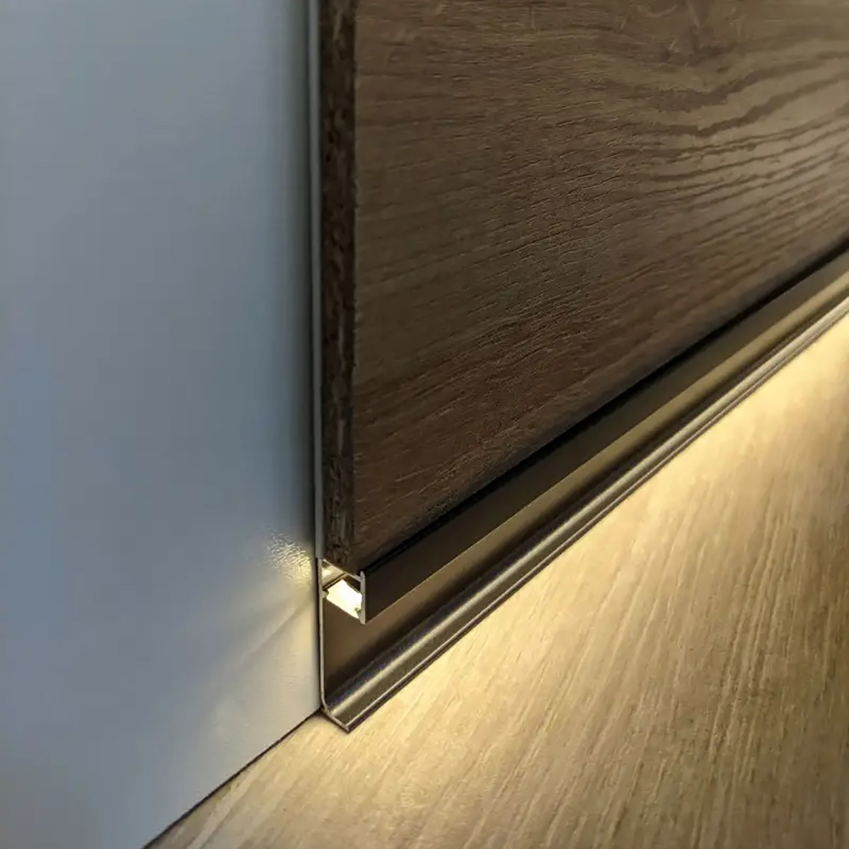 Алюминиевый плинтус DEAL 5/60 LED 