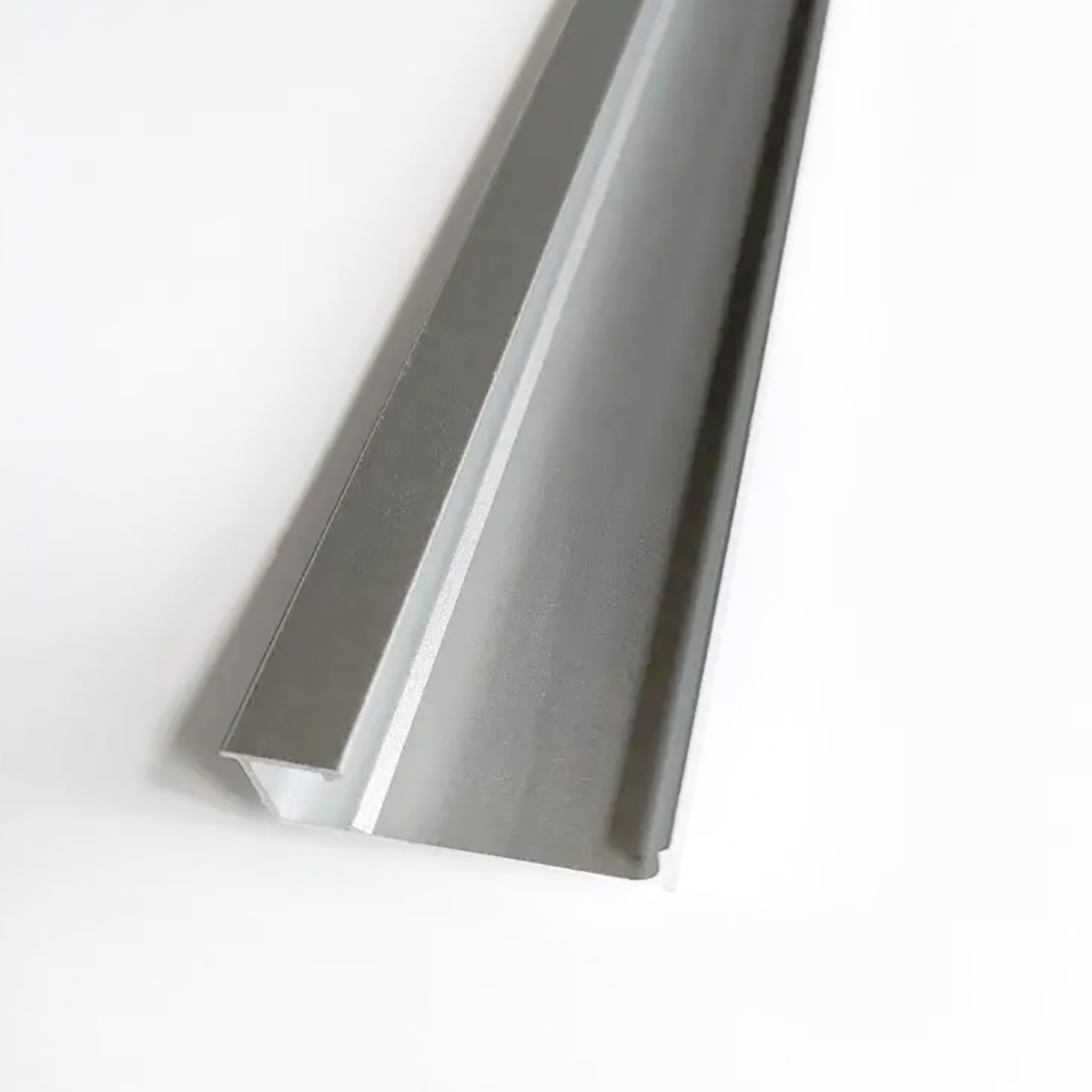 Алюминиевый плинтус DEAL 5/40 LED Срібний