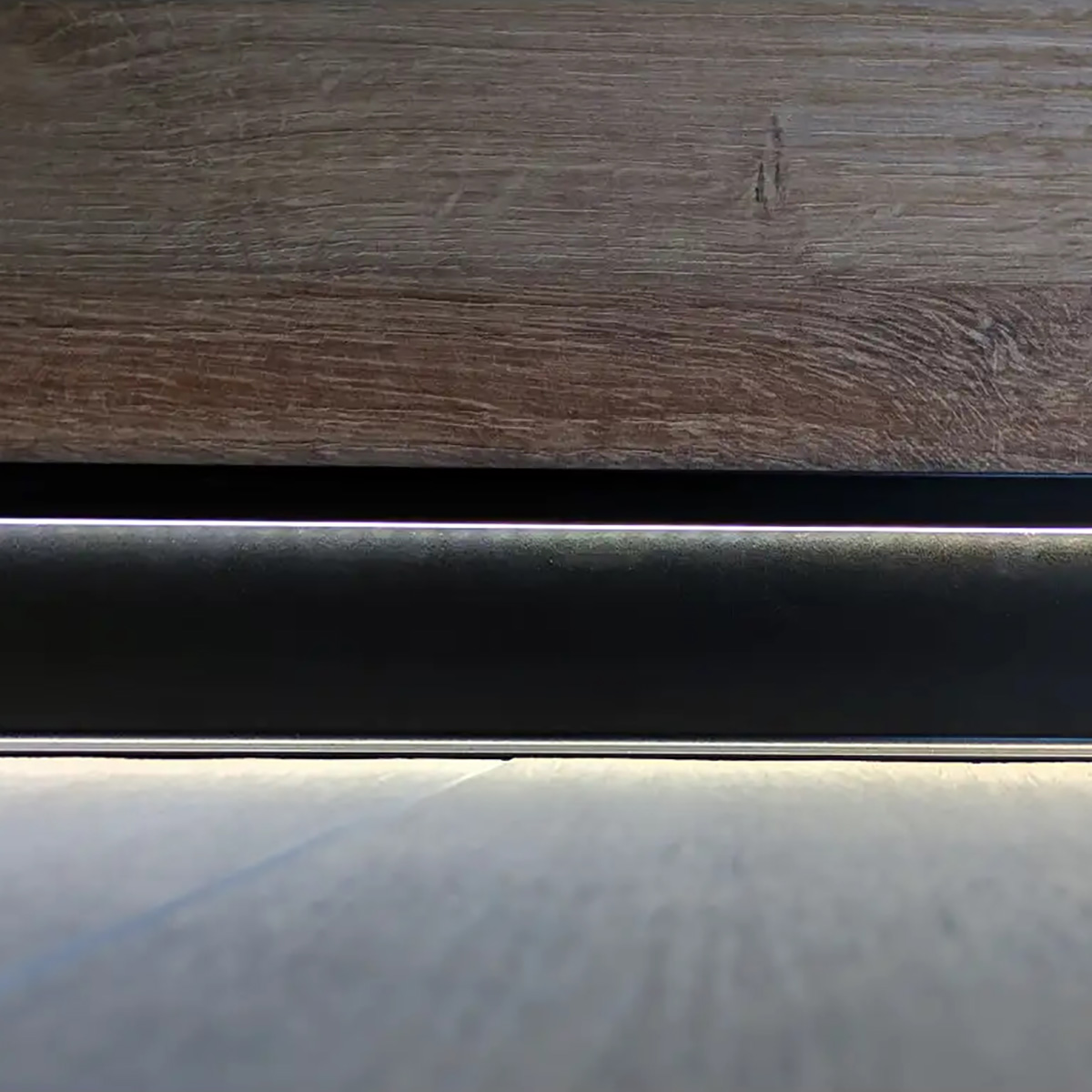 Алюминиевый плинтус DEAL 5/40 LED Чорний