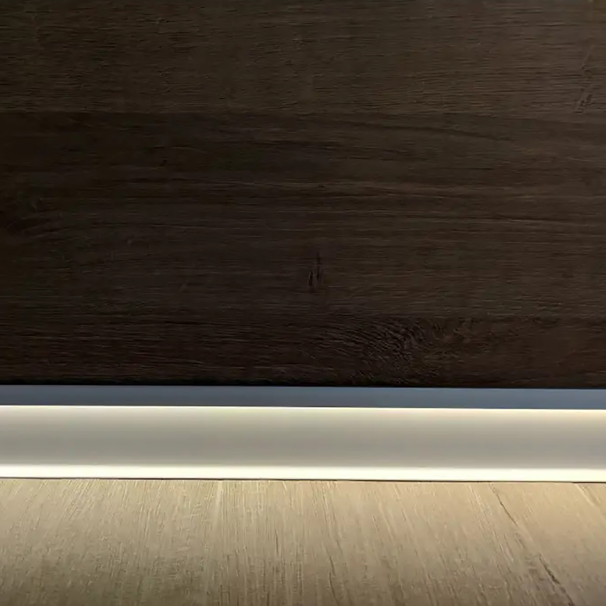 Алюминиевый плинтус DEAL 5/60 LED 