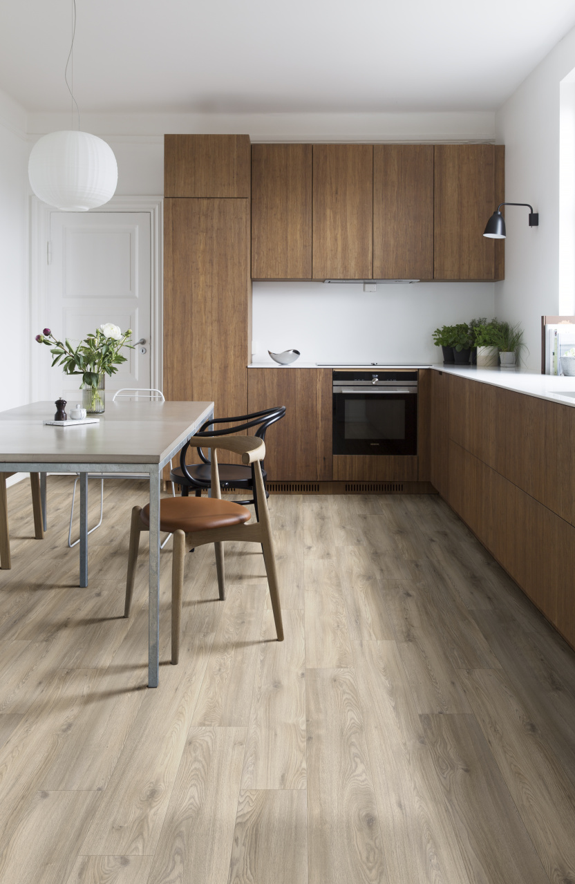 IVC ULTIMO CHAPMAN OAK 24238